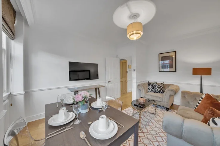 Flat Hertford Street in City of Westminster