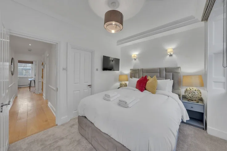 Flat Hertford Street in City of Westminster