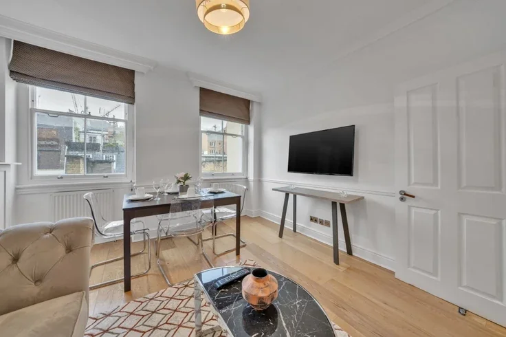 Flat Hertford Street in City of Westminster