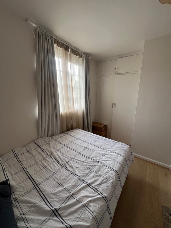 Room Grove Lane in Greater London