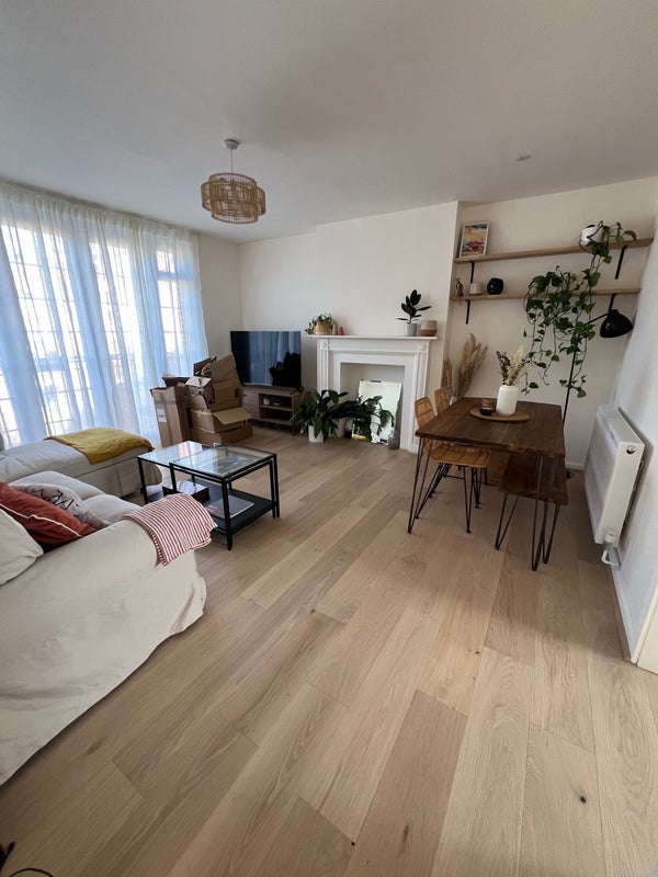 Room Grove Lane in Greater London