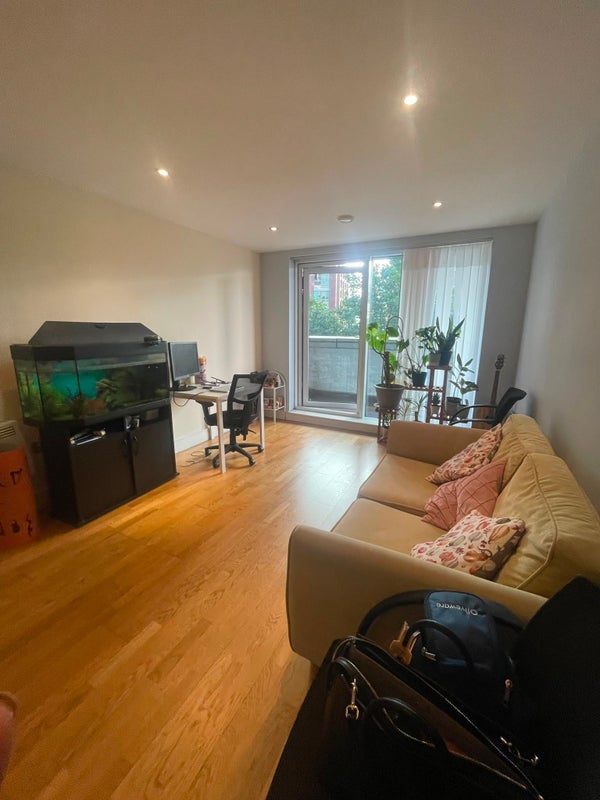 Room Prestons Road in Greater London