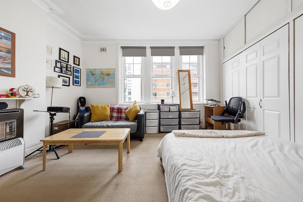 Flat Balham Hill in Greater London
