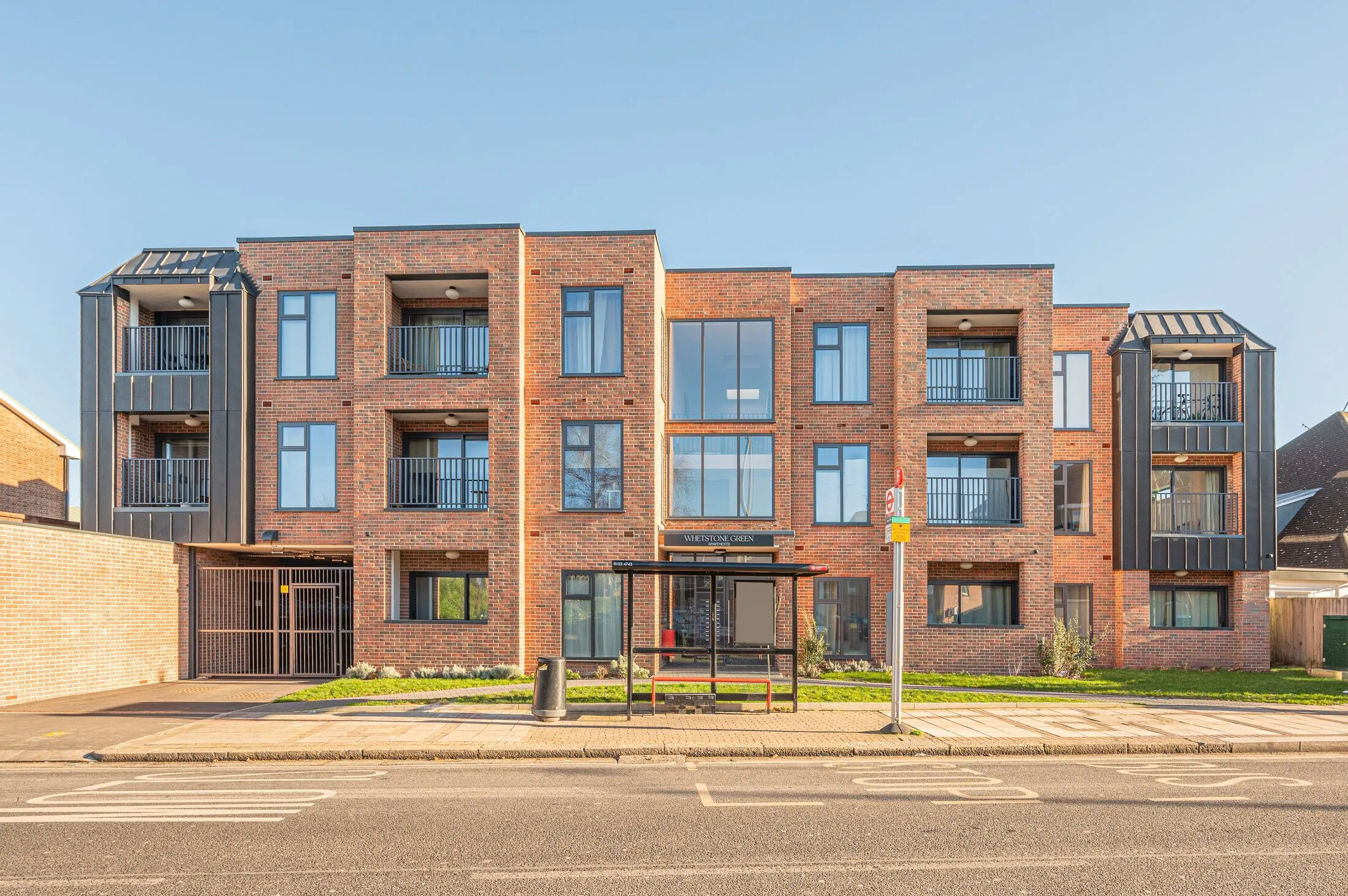 Flat Friern Barnet Lane in Greater London