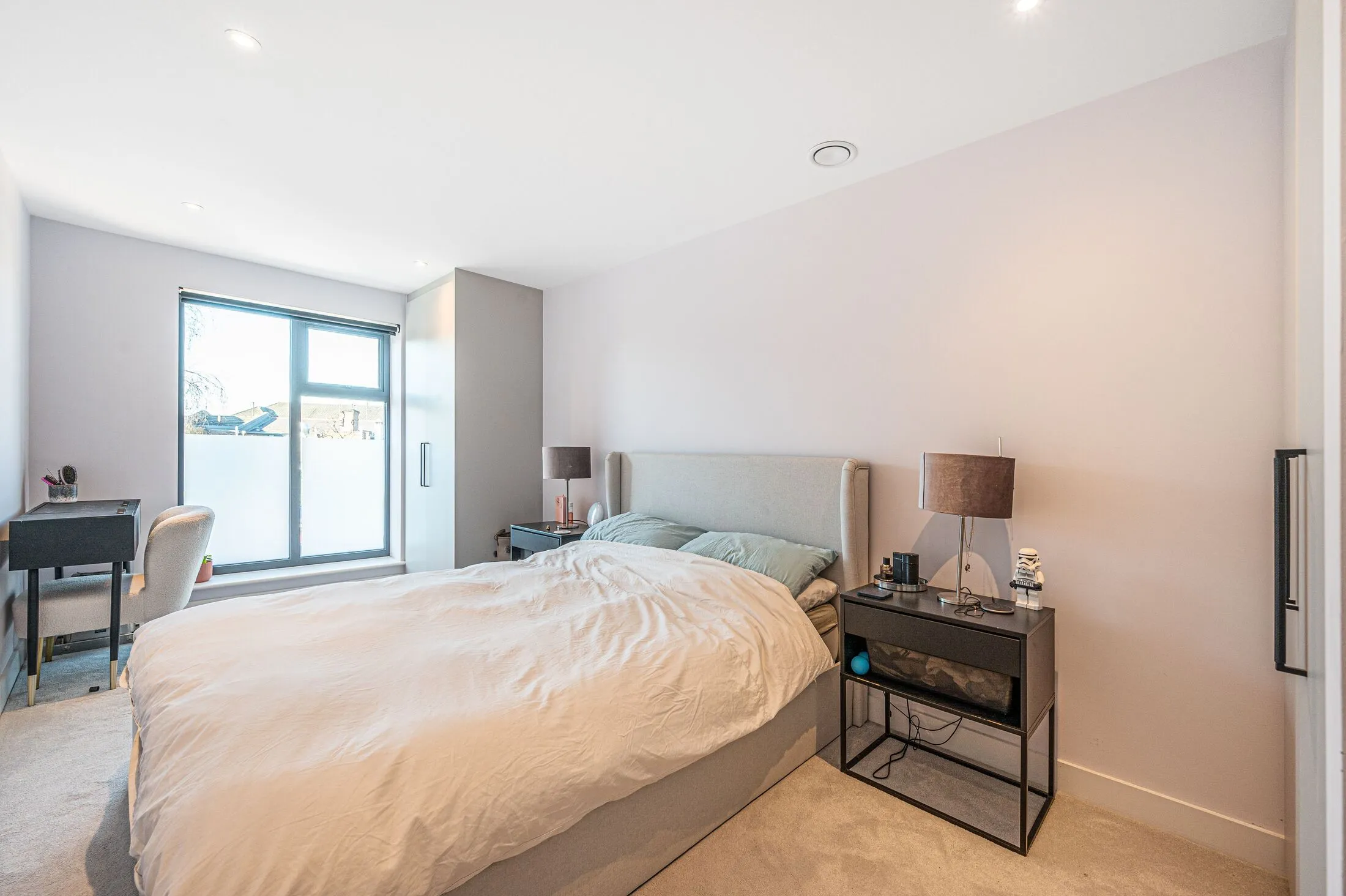 Flat Friern Barnet Lane in Greater London