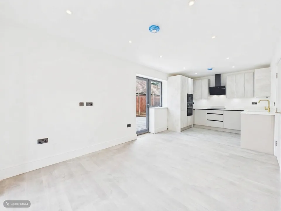 Flat Kingsmead Road in Flackwell Heath