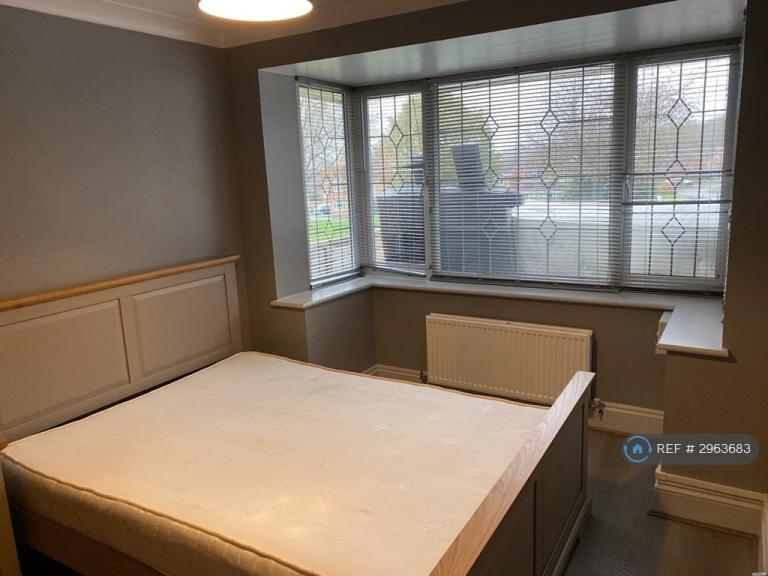 Room Danebury Road in Basingstoke and Deane