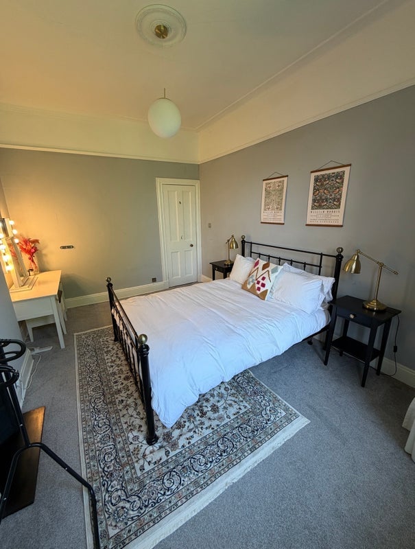Flat Queensborough Gardens in Glasgow