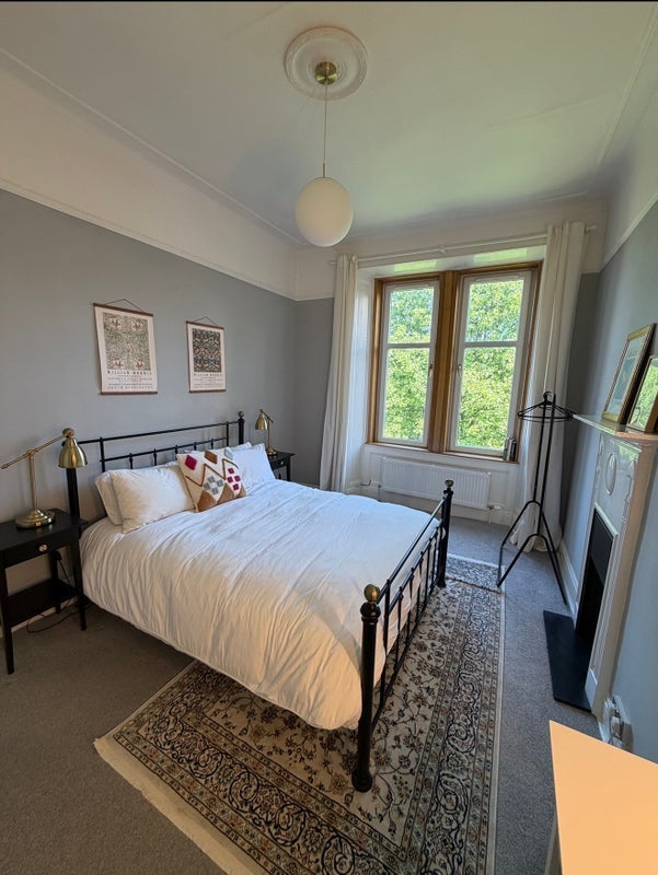 Flat Queensborough Gardens in Glasgow