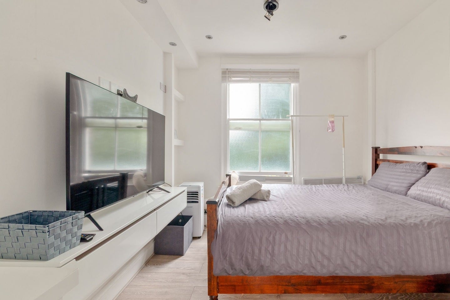 Flat Gaywood Street in Greater London
