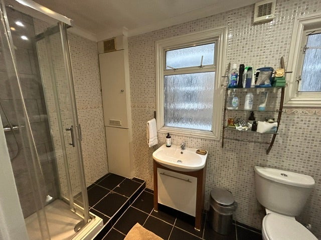 Room Windsor Road in Greater London