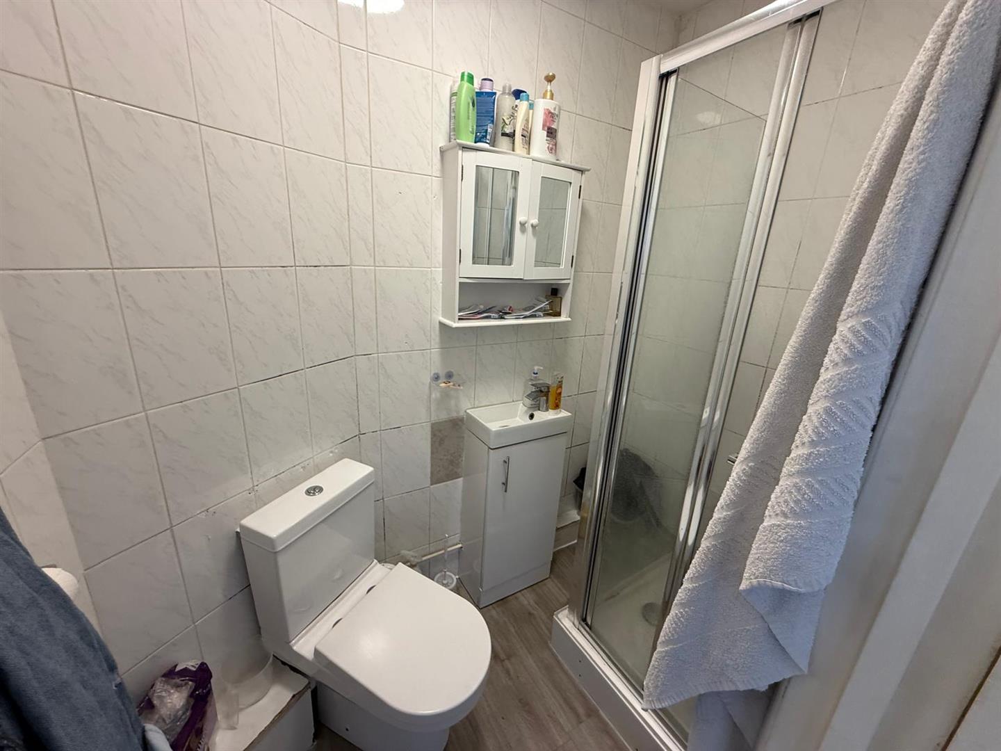 Flat Kelvin Avenue in Greater London