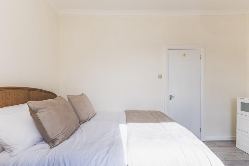 Room Mountfield Road in Greater London