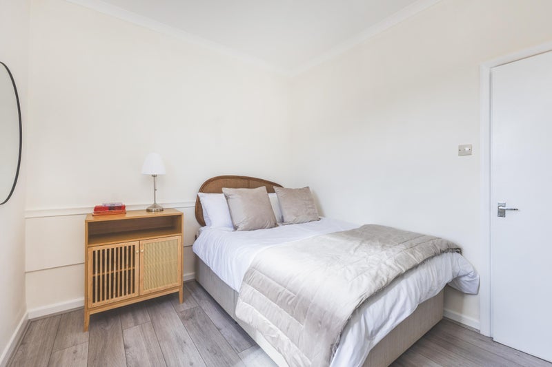 Room Mountfield Road in Greater London