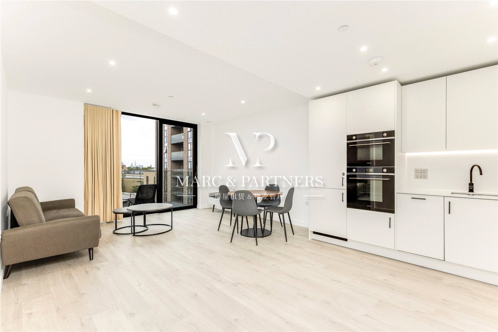 Flat Coster Avenue in Greater London