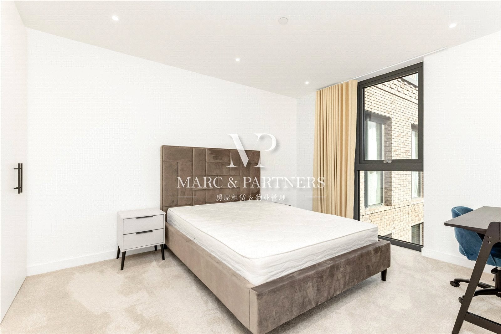 Flat Coster Avenue in Greater London