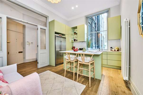 Flat Old Brompton Road in Greater London