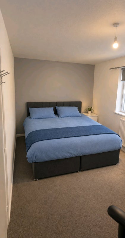 Room Forester Road in Crawley