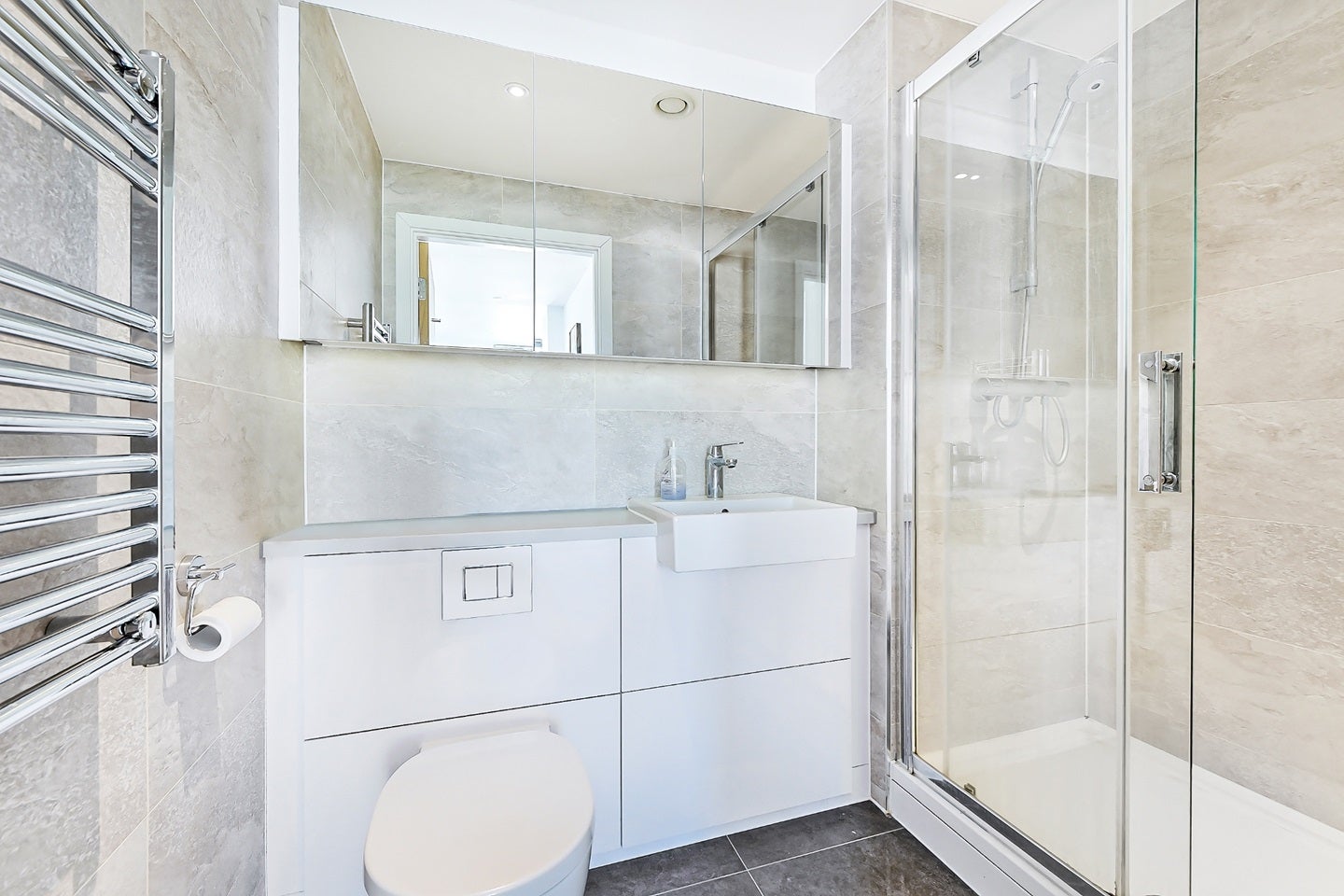 Flat Goldhawk Road in Greater London