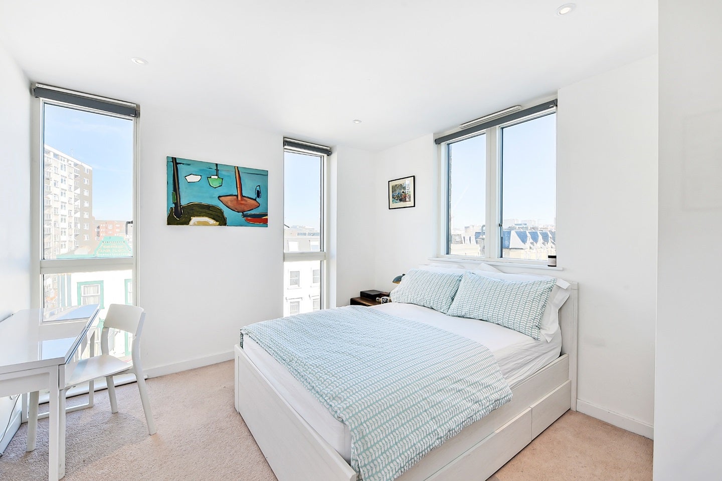 Flat Goldhawk Road in Greater London