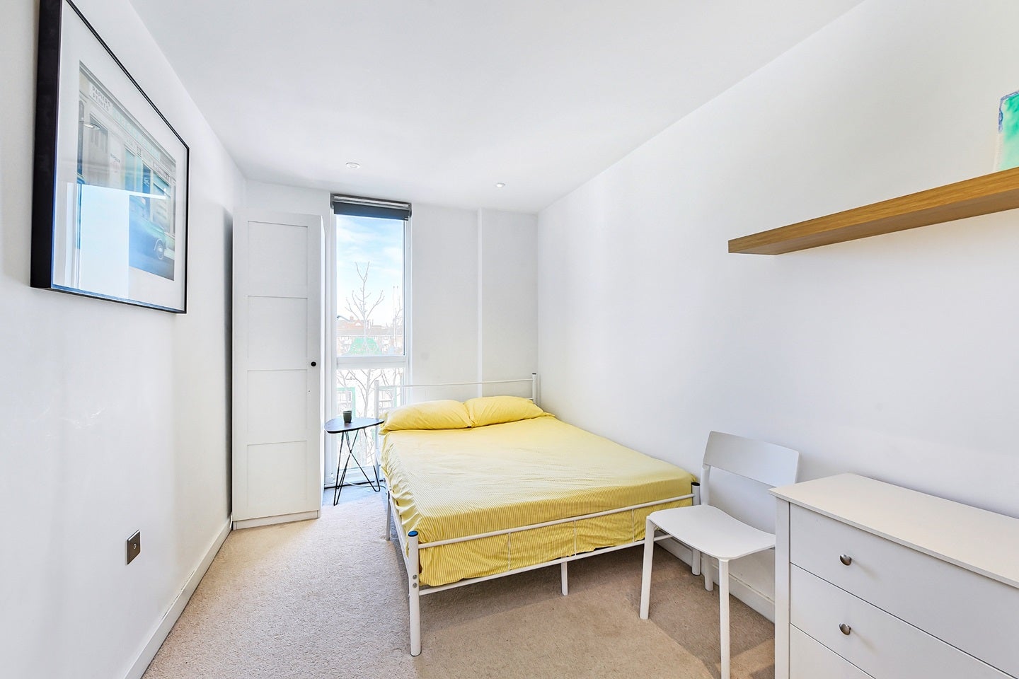 Flat Goldhawk Road in Greater London