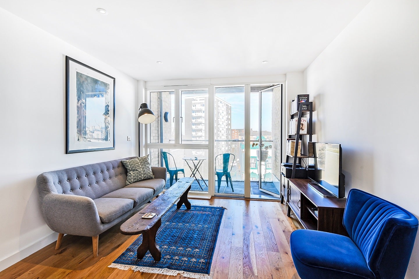 Flat Goldhawk Road in Greater London