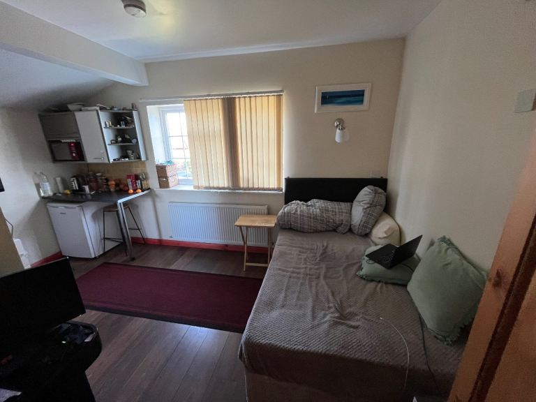 Flat Greenford Avenue in Greater London