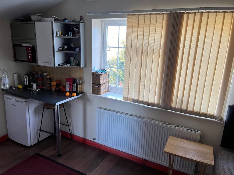 Flat Greenford Avenue in Greater London