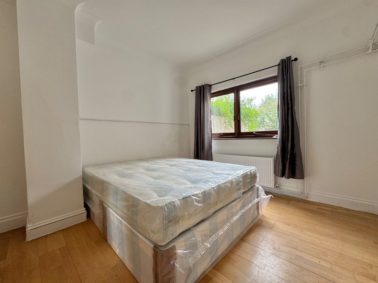 Flat Jackson Road in Greater London