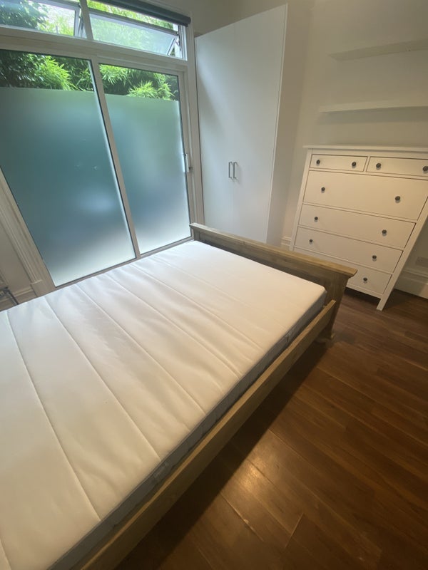 Room Stuart Road in Greater London