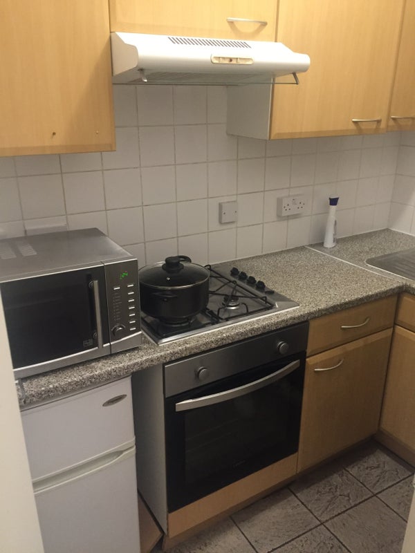Room Stuart Road in Greater London
