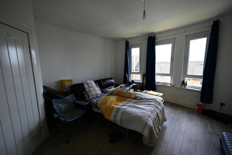 Room Cumlodden Drive in Glasgow