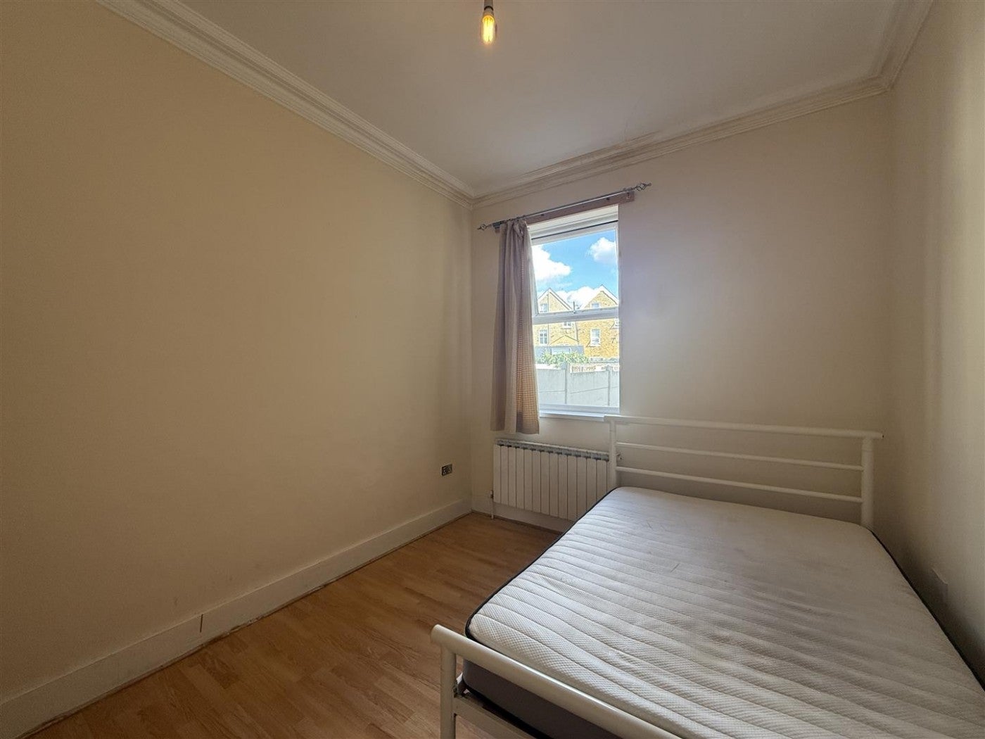 Room La Rose Lane in Greater London