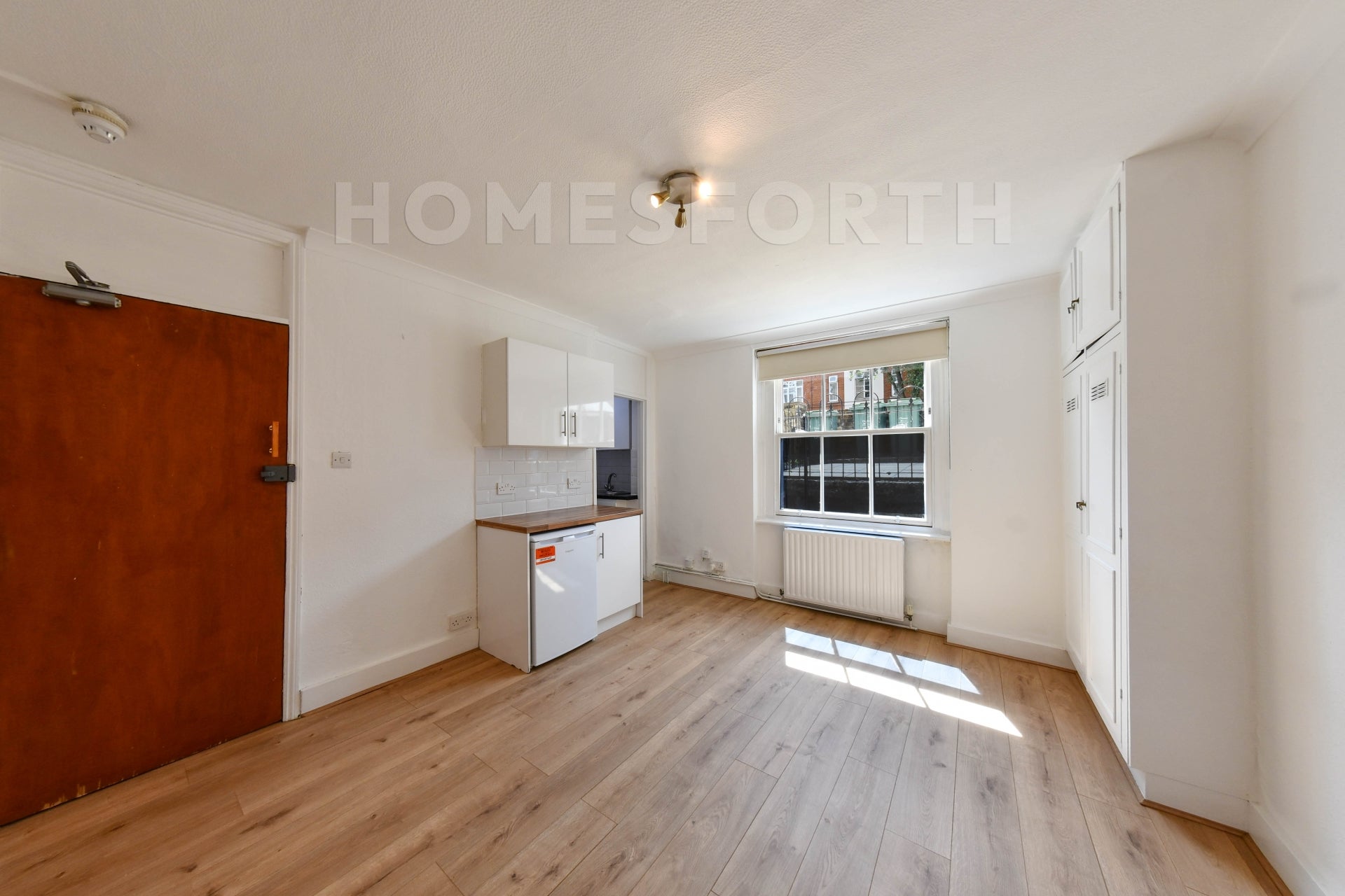 Room Belsize Road in Greater London