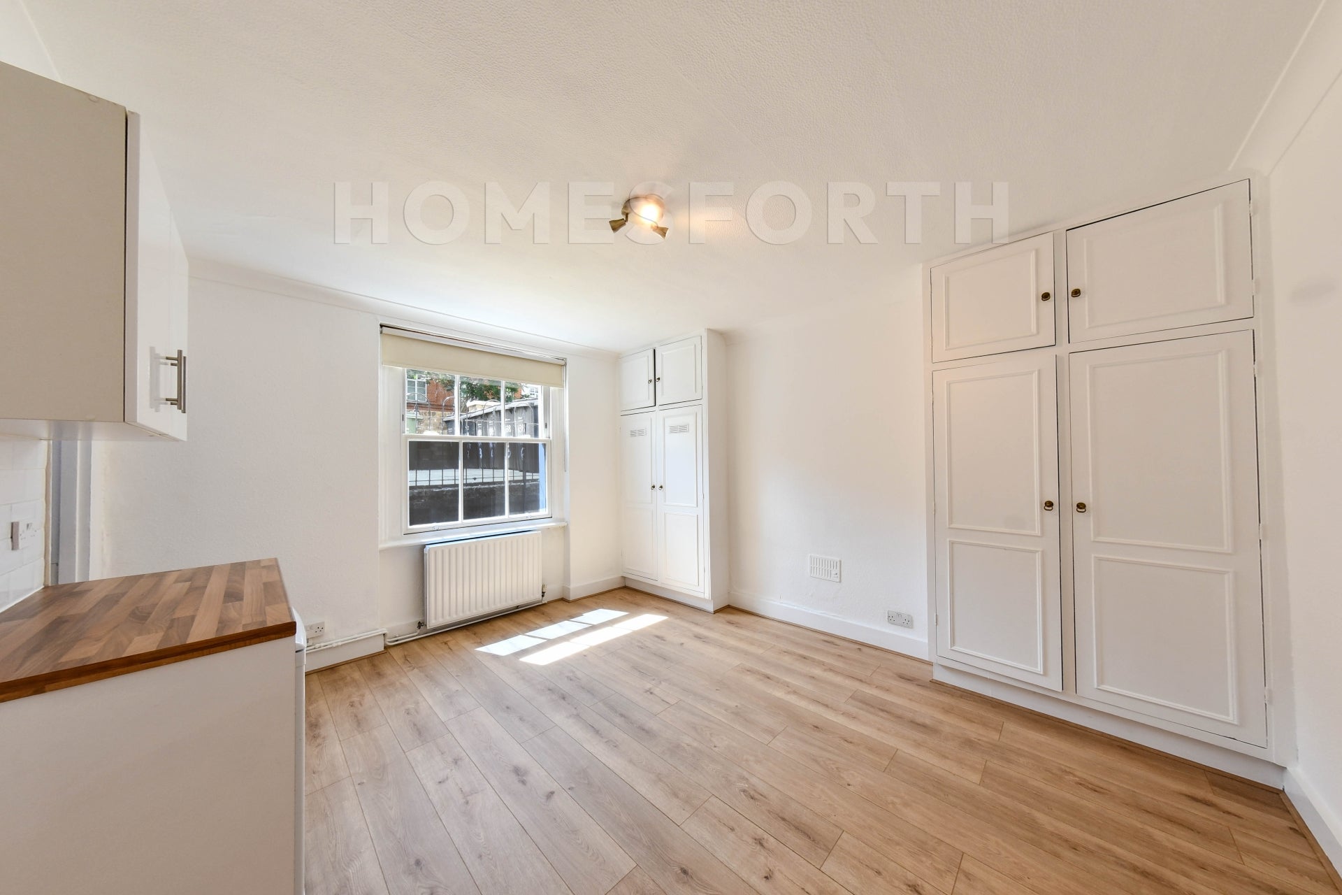 Room Belsize Road in Greater London