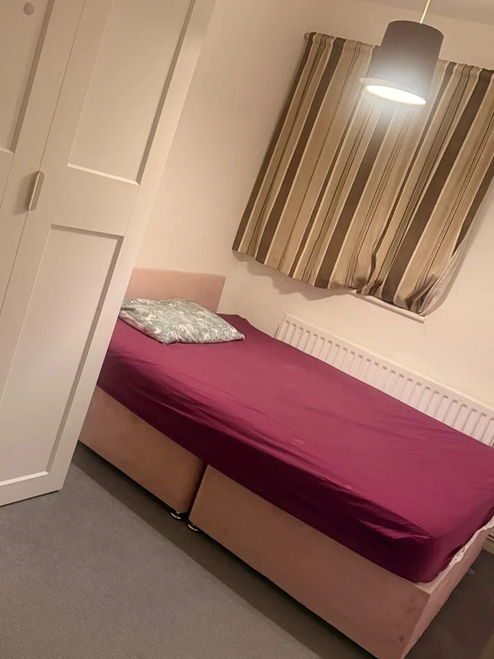 Room Palmar Road in Greater London