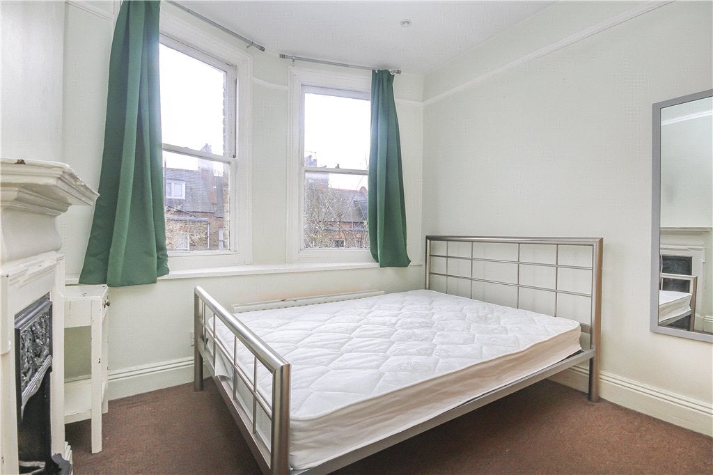 House Barcombe Avenue in Greater London