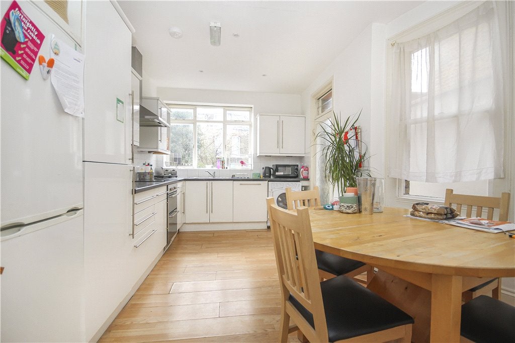 House Barcombe Avenue in Greater London