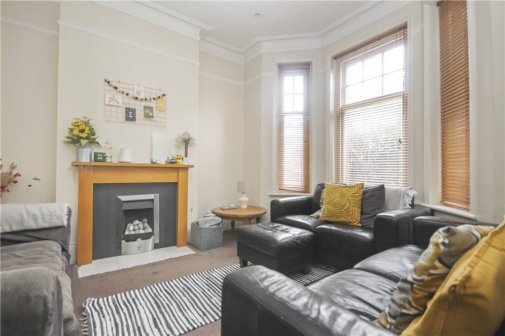 House Barcombe Avenue in Greater London