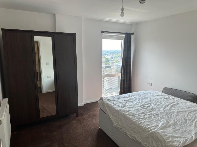 Room London Road in Greater London