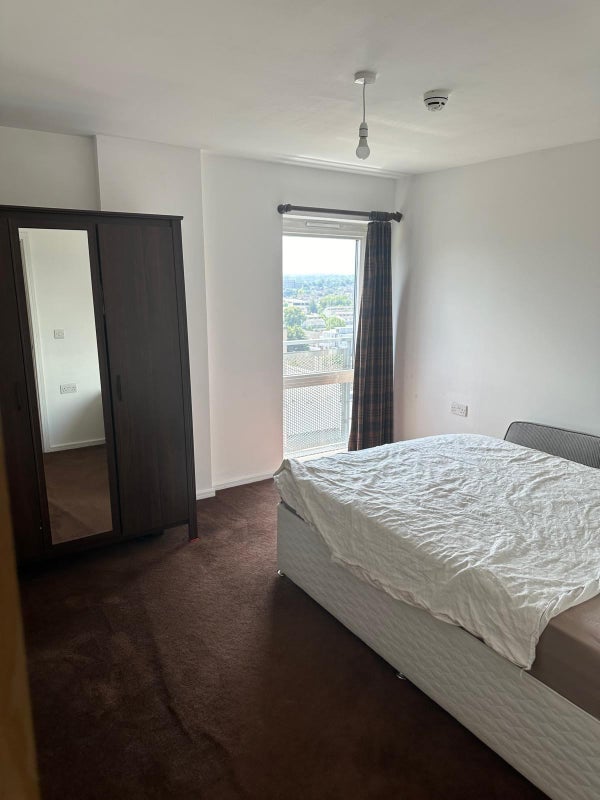 Room London Road in Greater London