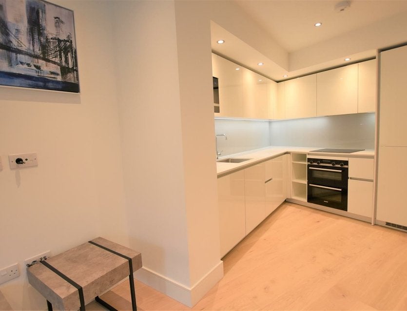 Flat Garnet Place in Greater London