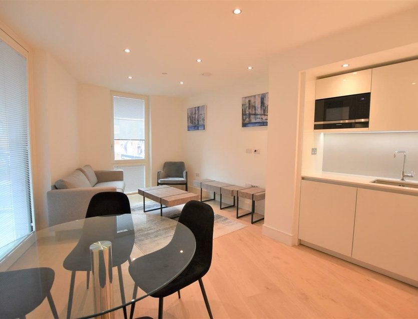 Flat Garnet Place in Greater London