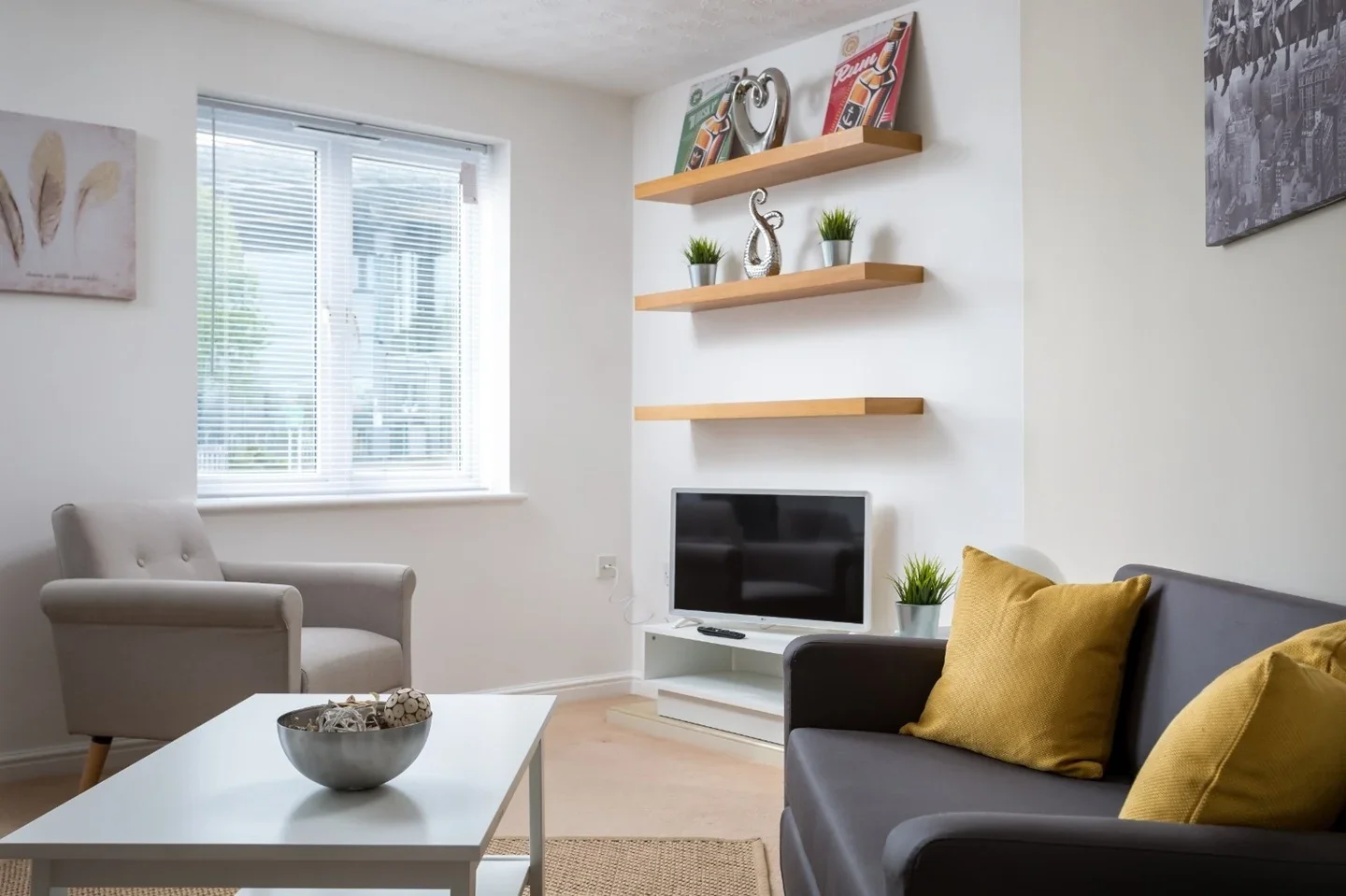 Flat Lloyd Close in Cheltenham