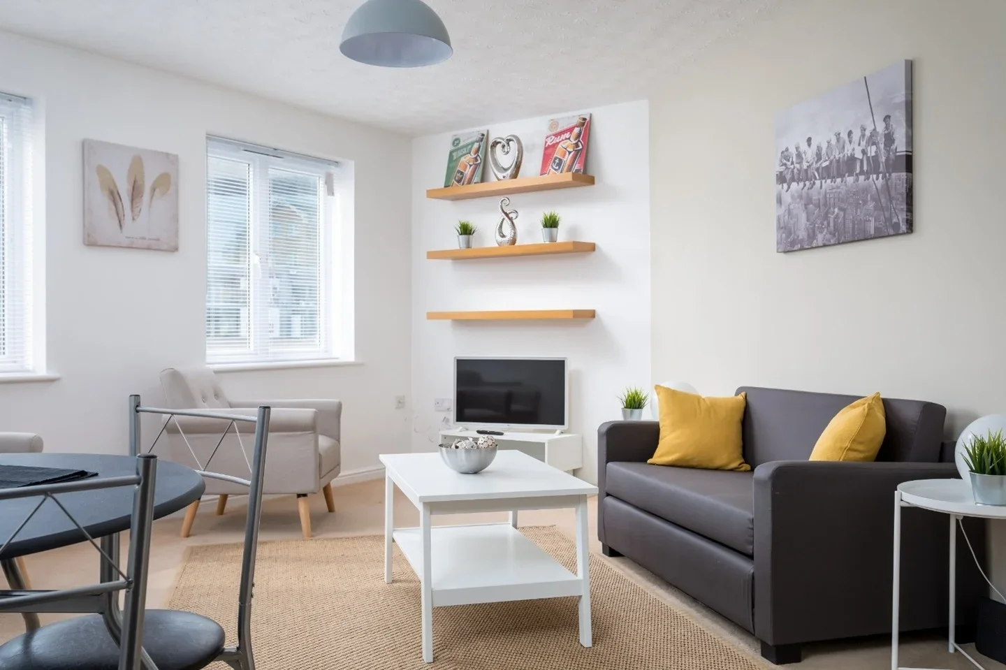 Flat Lloyd Close in Cheltenham