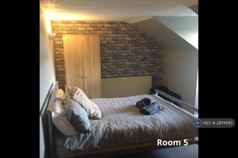 Room Grey Road in Liverpool