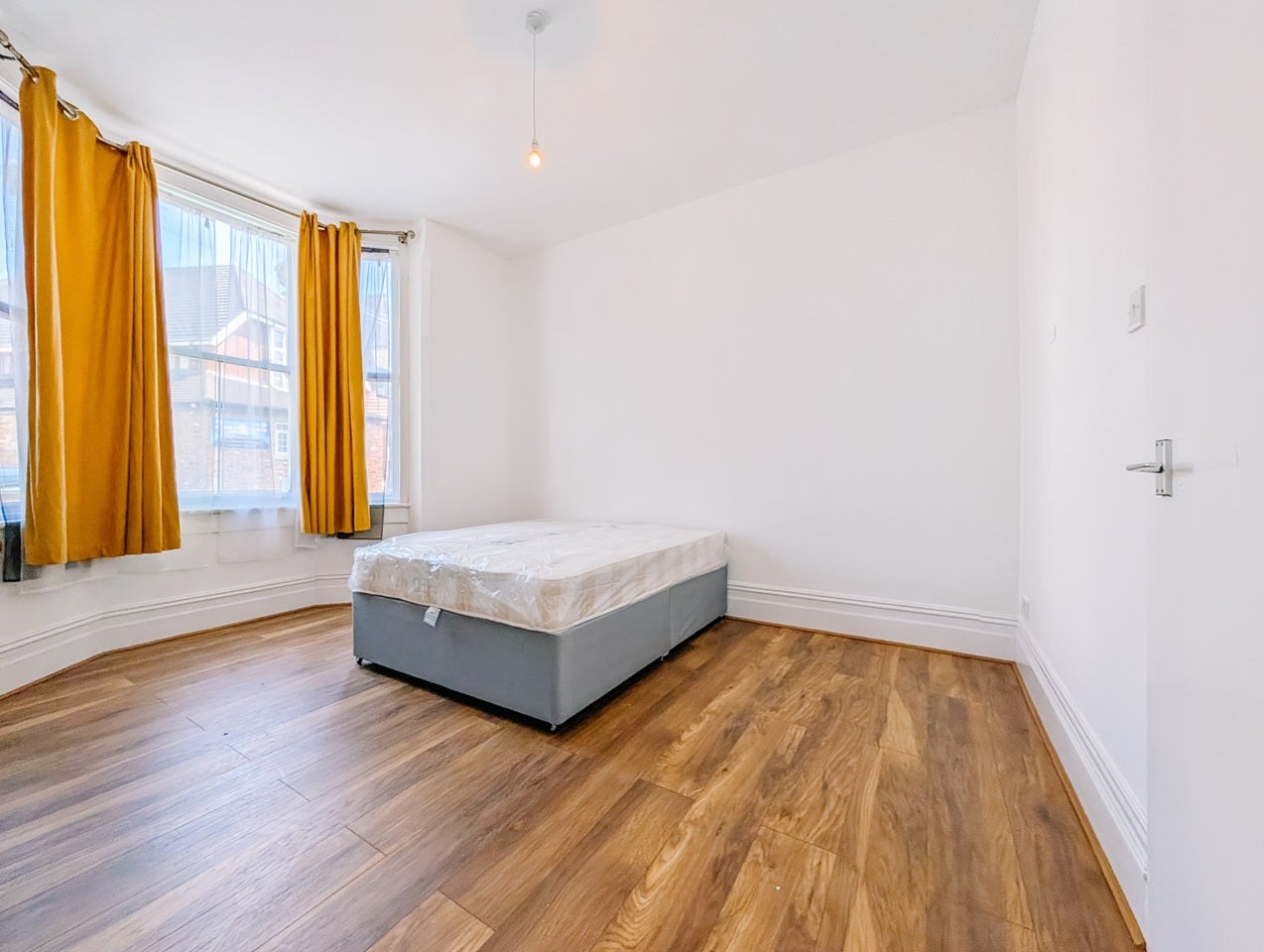 Flat Norfolk Road in Greater London