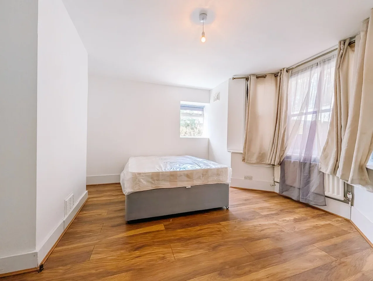 Flat Norfolk Road in Greater London