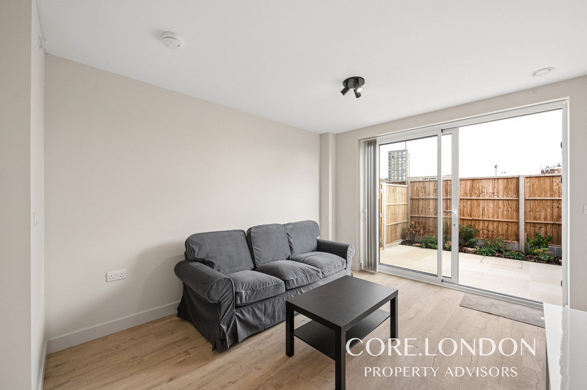 House Lowfield Road in Greater London