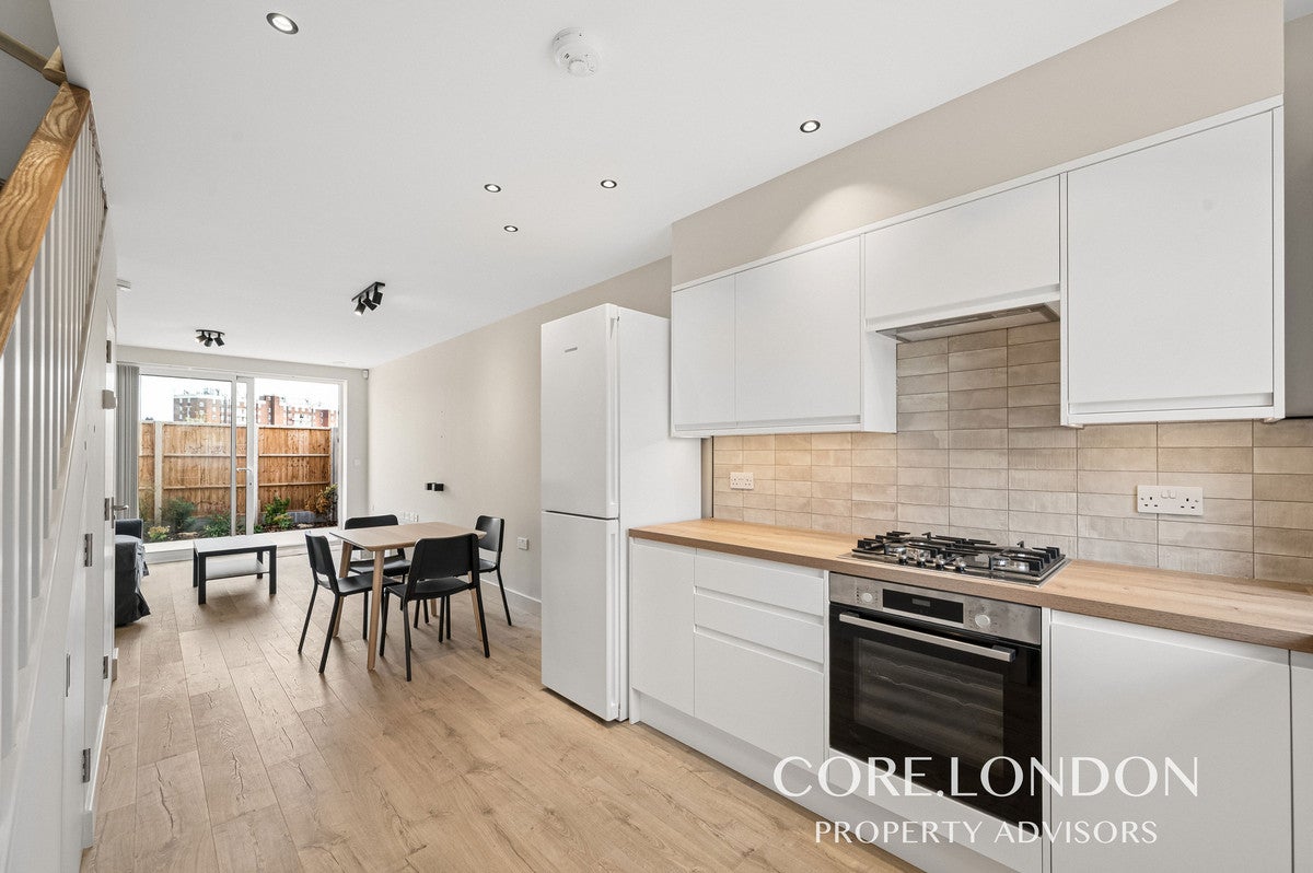 House Lowfield Road in Greater London
